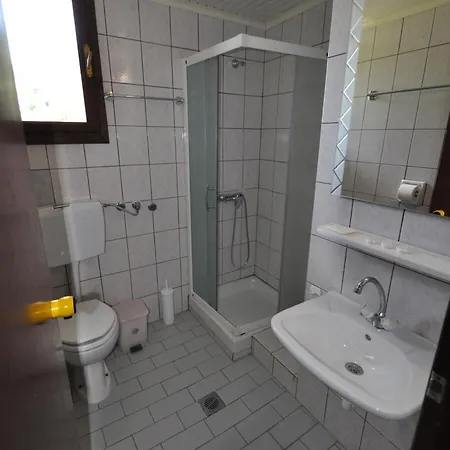 Assos Apartman *