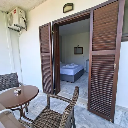 Assos Apartament Koinira